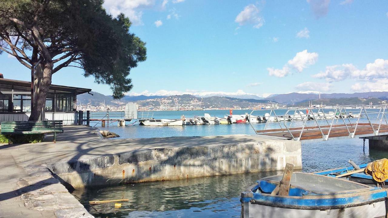 Appartamento L'Onda 2 - Via Provinciale フェッツァノ エクステリア 写真